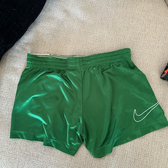 Nike Green Athletic Shorts - Picture 2 of 4